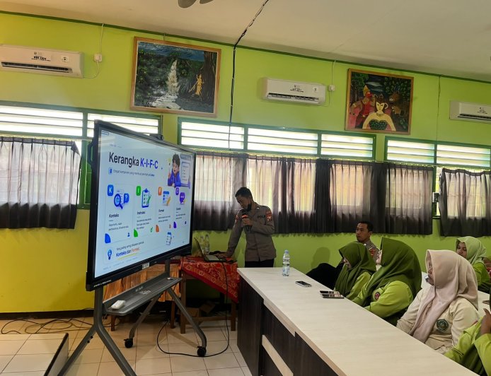 Bhabinkamtibmas Hadir di Tengah Warga, Dorong Lahan Kosong Bernilai Manfaat